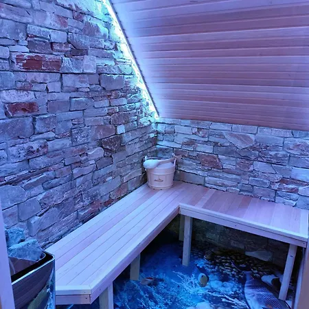 Schoene In Mit Sauna U Whirlpool Daun