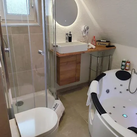 Schoene In Mit Sauna U Whirlpool * Daun